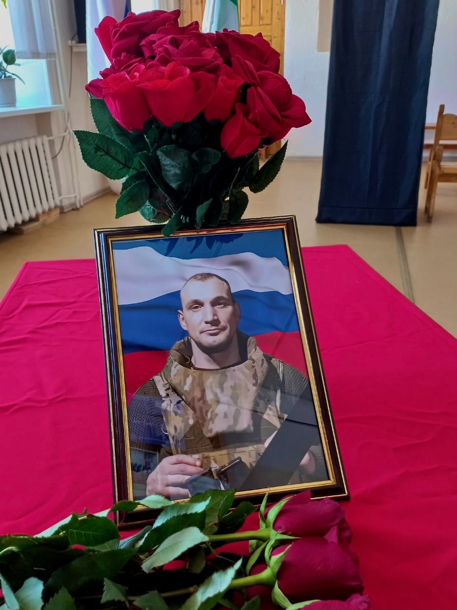 В поселке Югыдъяг проводили в последний путь рядового Агафонова Бориса Николаевича, погибшего при исполнении обязанностей военной службы в ходе проведения специальной военной операции..