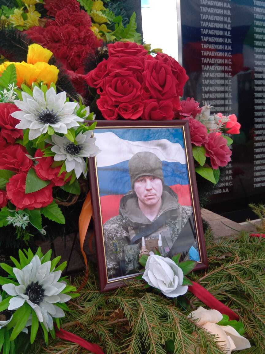 В селе Керчомъя прошла церемония отдания воинских почестей сержанту Ракину Андрею Александровичу, погибшему при исполнении воинского долга в ходе специальной военной операции..