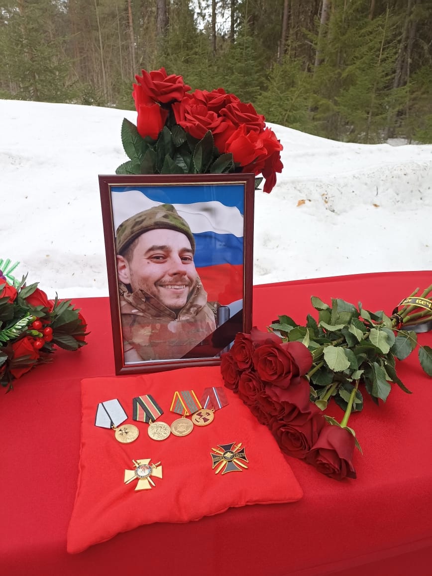 В селе Помоздино в последний путь проводили матроса Лизан Никиту Александровича, героически погибшего при исполнении обязанностей военной службы в ходе проведения специальной военной операции..