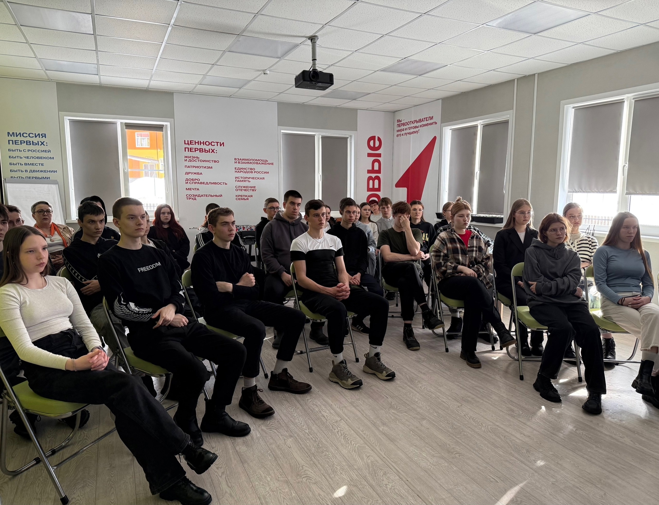 Учащиеся образовательных организаций района знакомятся с героями своего Отечества.