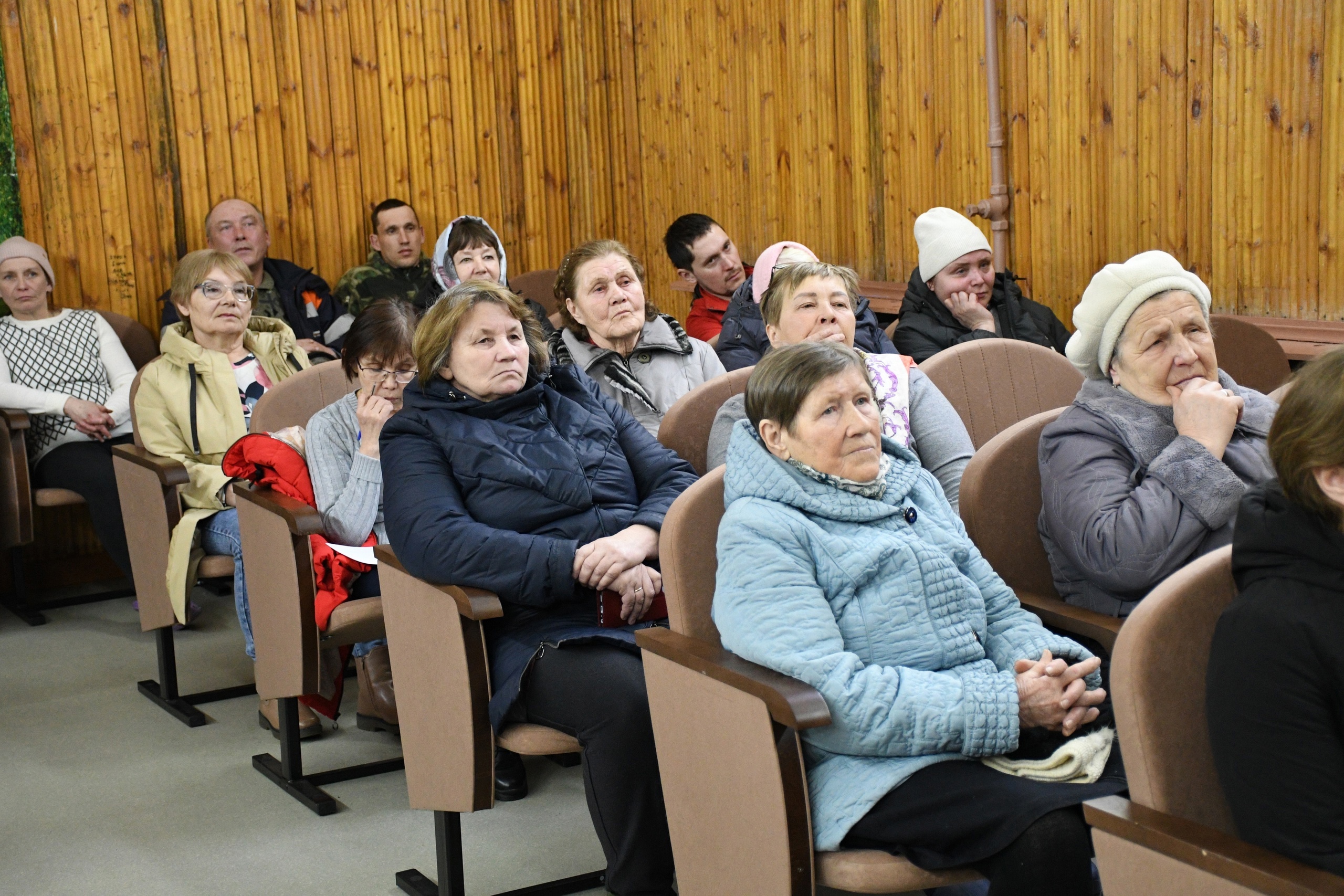 На сходе в селе Кужба подняли актуальные вопросы развития поселения.
