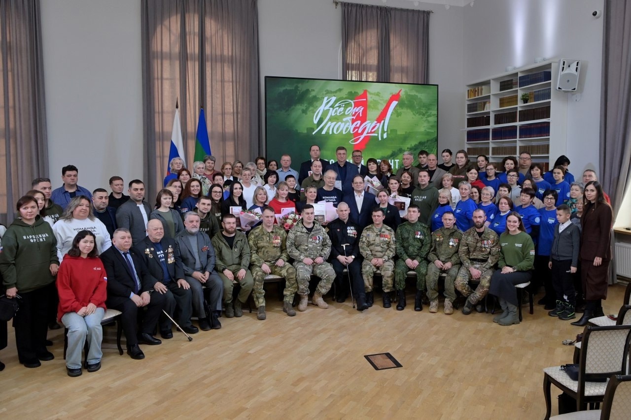 Екатерину Олеговну Гаджибекову отметили нагрудным знаком «Народный Фронт. Всё для Победы».