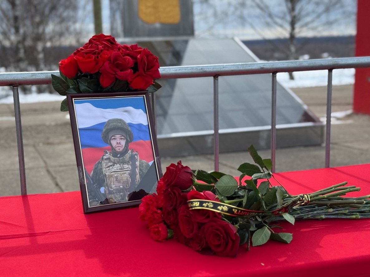 Сегодня родные, близкие, односельчане в последний путь проводили своего друга, сына, брата, рядового Фредина Николая Романовича, погибшего при исполнении воинского долга в ходе специальной военной операции..