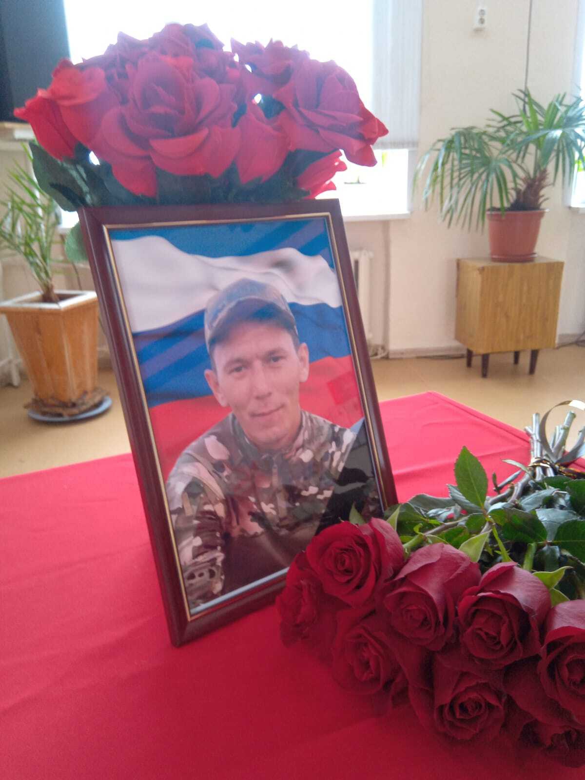 В поселке Югыдъяг в последний путь проводили рядового Варварука Евгения Федоровича, погибшего при исполнении обязанностей военной службы в ходе проведения специальной военной операции..