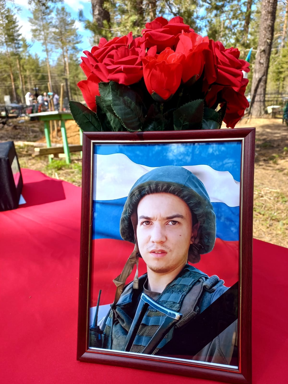 Вчера в селе Усть-Кулом в последний путь проводили рядового Заманова Александра Эльмаровича, участника специальной военной операции..