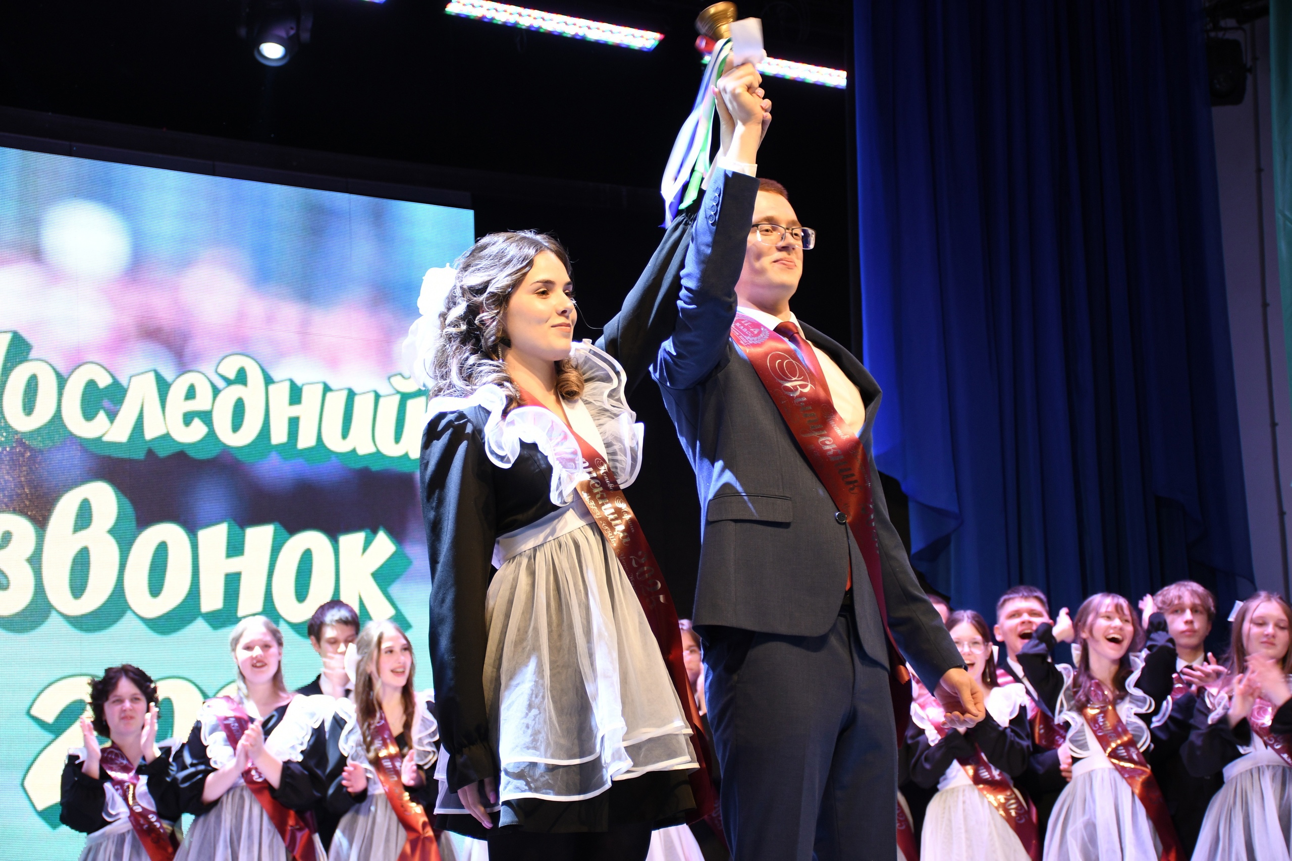 «Последний звонок» прозвенел в Усть-Куломской средней школе.