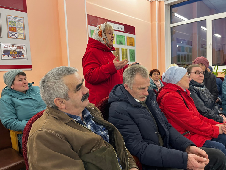 Жители поселка Зимстан задали волнующие их вопросы на очередном сходе граждан. Жители поселка Зимстан задали волнующие их вопросы на очередном сходе граждан.