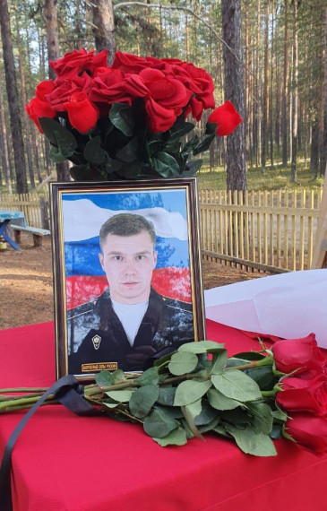 Вчера в д.Пузла проводили в последний путь матроса Сенькина Михаила Александровича. Вчера в д.Пузла проводили в последний путь матроса Сенькина Михаила Александровича.