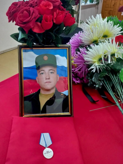 В пст.Югыдъяг в последний путь проводили рядового Арзютова Алексея Евгеньевича. В пст.Югыдъяг в последний путь проводили рядового Арзютова Алексея Евгеньевича.