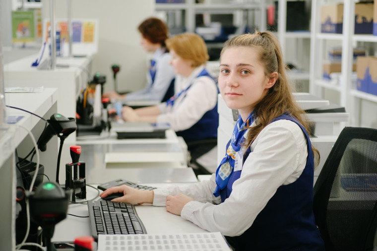 В Почте России работает более 12 000 многодетных матерей. В Почте России работает более 12 000 многодетных матерей.