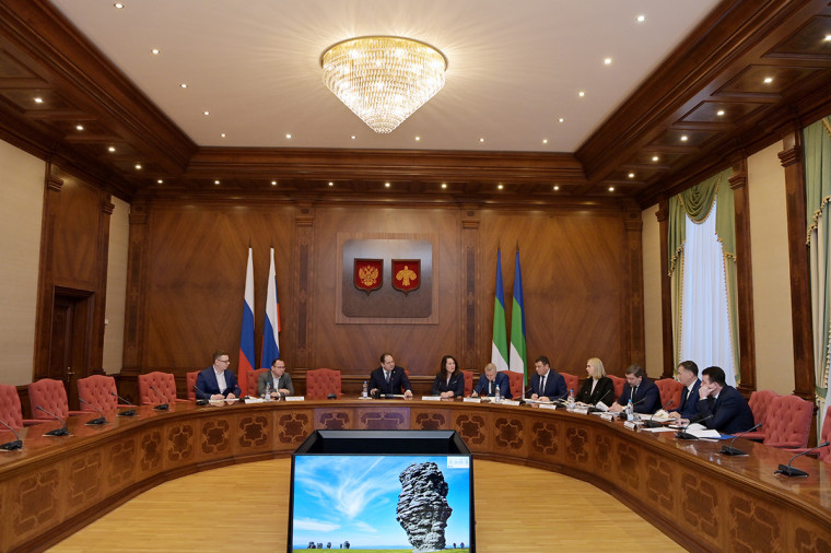 Ростислав Гольдштейн объявил 2025-ый год в республике Годом героев Коми.. Ростислав Гольдштейн объявил 2025-ый год в республике Годом героев Коми..