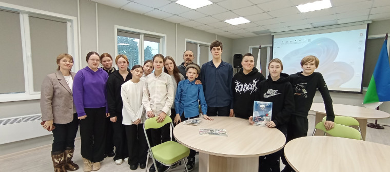 Урок мужества и патриотизма прошел в Молодежном пространстве села Помоздино. Урок мужества и патриотизма прошел в Молодежном пространстве села Помоздино.