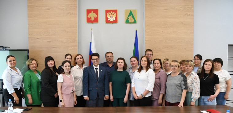 В Усть-Куломском районе прошла важная рабочая встреча, посвященная инициативному бюджетированию. В Усть-Куломском районе прошла важная рабочая встреча, посвященная инициативному бюджетированию.