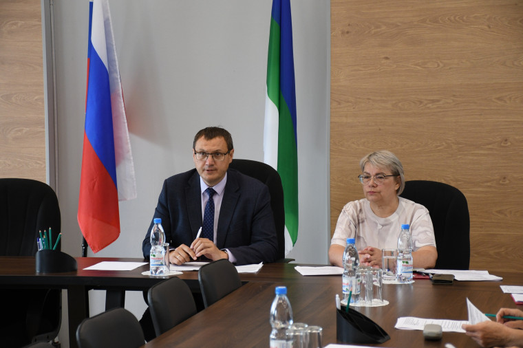 Общественная палата Усть-Куломского района обсудила вопросы взаимодействия и контроля в жизни муниципалитета. Общественная палата Усть-Куломского района обсудила вопросы взаимодействия и контроля в жизни муниципалитета.