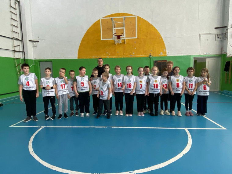 Учащиеся 2Д и 3В классов МБОУ "СОШ" села Усть-Кулом в числе участников Декады ГТО. Учащиеся 2Д и 3В классов МБОУ "СОШ" села Усть-Кулом в числе участников Декады ГТО.
